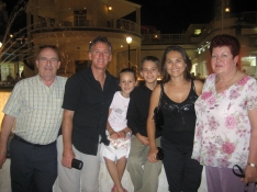 Jackie & Brendan with the Roberts family at the Royal Toby..